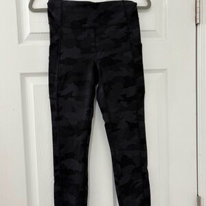 Lululemon Black Camo Leggings - Size 6